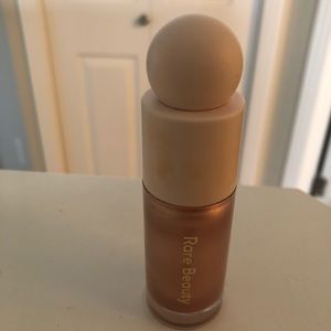 RARE BEAUTY Liquid Luminizer Highlight - Mesmerize